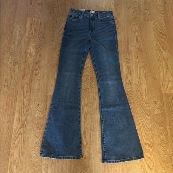 NWT Alice + Olivia Stacey Mid Rise Bell Jean in Albee Vintage Blue - Picture 7 of 10